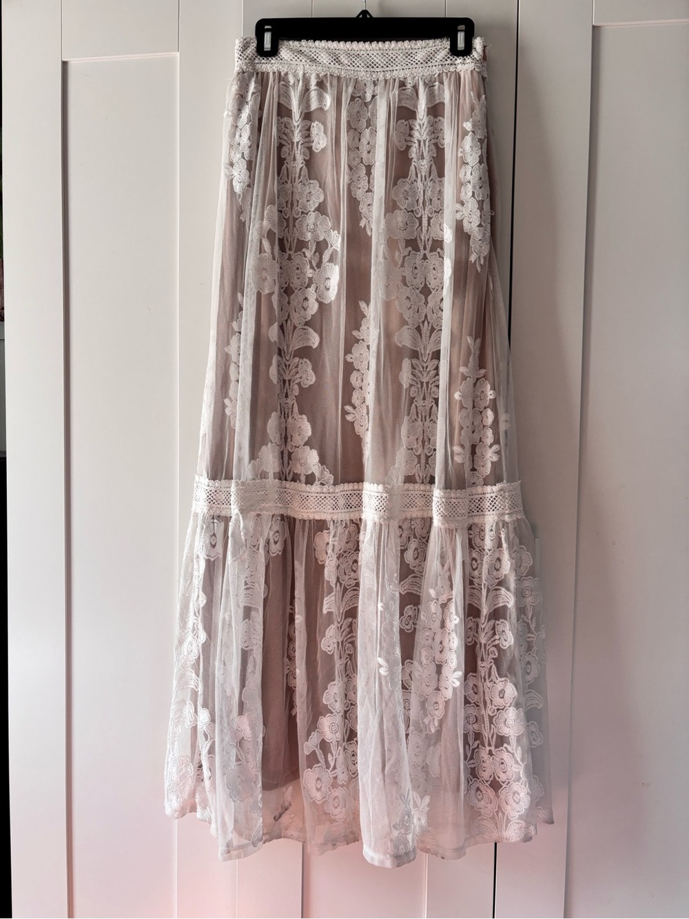 Altar’d State Arissa Ivory & Nude Skirt with Floral Lace: New with Tags - Picture 2 of 8